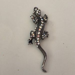 Silver Tone With Rhinestones Lizard Brooch Pin